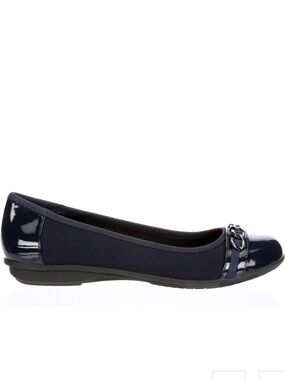 New in Box! Xappeal Faye Women’s Patent Toe Flats in Navy Blue Size 8